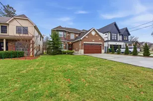 395 S Scott St, Elmhurst, IL 60126 - Photo 2