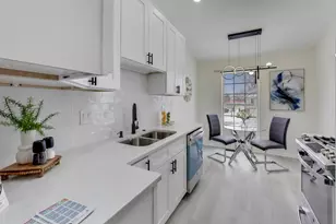 2654 S Embers Ln S, Arlington Heights, IL 60005 - Photo 10