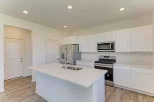 1870 Canyon Creek Dr, Aurora, IL 60503 - Photo 4