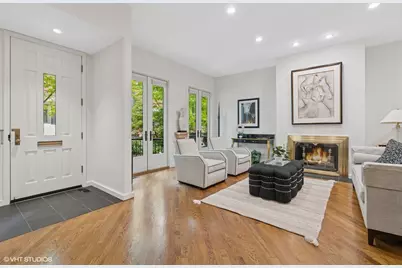 1327 N Sutton Place, Chicago, IL 60610 - Photo 2