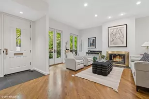 1327 N Sutton Pl, Chicago, IL 60610 - Photo 2