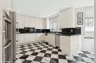 1327 N Sutton Pl, Chicago, IL 60610 - Photo 6