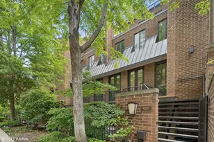 1327 N Sutton Pl, Chicago, IL 60610 - Photo 1