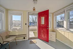 909 E Railroad St, Sandwich, IL 60548 - Photo 4