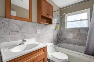 2067 W Farwell Ave, Chicago, IL 60645 - Photo 10