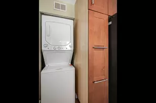 2067 W Farwell Ave, Chicago, IL 60645 - Photo 14