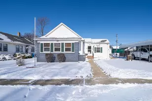 817 W Madison St, Pontiac, IL 61764 - Photo 1