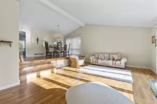 304 E Hiawatha Trail, Mount Prospect, IL 60056 - Photo 6