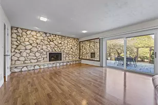 304 E Hiawatha Trail, Mount Prospect, IL 60056 - Photo 12