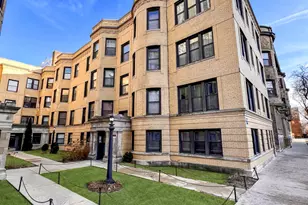 3927 N Pine Grove Ave, Chicago, IL 60613 - Photo 1