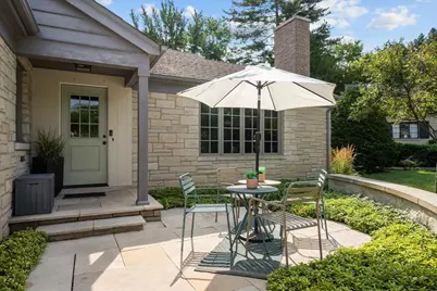 416 Pine Manor Drive, Wilmette, IL 60091 - Photo 2