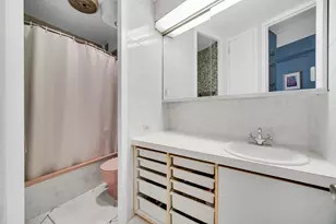 300 N State St, Chicago, IL 60654 - Photo 10