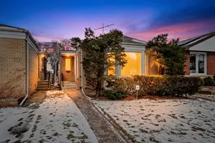 3110 W Jarvis Ave, Chicago, IL 60645 - Photo 16