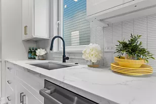 5256 W Newport Ave, Chicago, IL 60641 - Photo 8