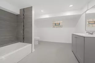 9549 S Calumet Ave, Chicago, IL 60628 - Photo 30
