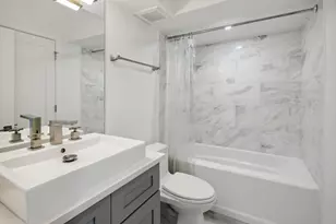 175 E Delaware Pl, Chicago, IL 60611 - Photo 12
