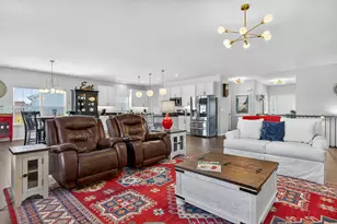 429 Fairway Ln, Sycamore, IL 60178 - Photo 4