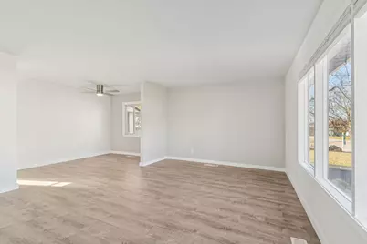 2413 Country Lane, McHenry, IL 60051 - Photo 8