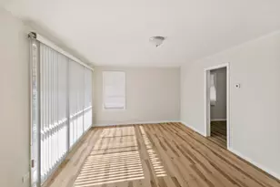 28 Apple Ln, Park Forest, IL 60466 - Photo 6