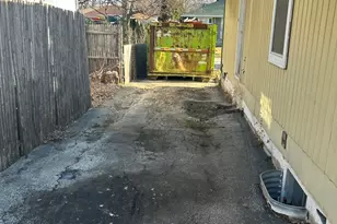 1408 Barberry Ln, Round Lake Beach, IL 60073 - Photo 10