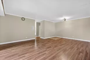 700 Perrie Dr, Elk Grove Village, IL 60007 - Photo 4