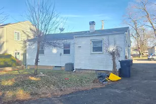 918 Lavoie Ave, Elgin, IL 60120 - Photo 4