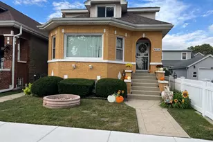 4818 N Moody Ave, Chicago, IL 60630 - Photo 1