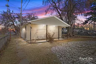 1221 E Chestnut St, Kankakee, IL 60901 - Photo 2