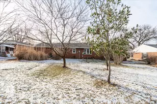 226 Fairway Dr, Bloomington, IL 61701 - Photo 24