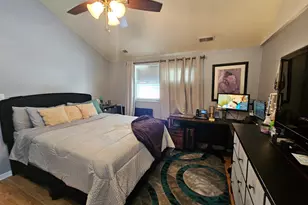 10N827 Hawthorne St, Elgin, IL 60123 - Photo 8