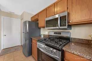 624 Yale Ln, Island Lake, IL 60042 - Photo 4