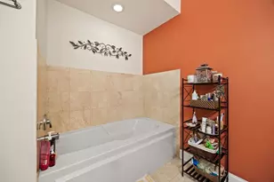 1801 W Addison St, Chicago, IL 60613 - Photo 14
