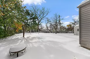 1105 Woodlawn Cir, Waukegan, IL 60085 - Photo 18
