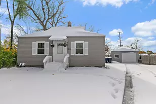 1105 Woodlawn Cir, Waukegan, IL 60085 - Photo 1