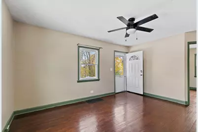 1105 Woodlawn Circle, Waukegan, IL 60085 - Photo 4