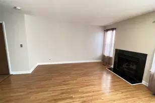 219 Green Knoll Ln, Streamwood, IL 60107 - Photo 2