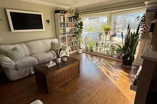 15 Wildwood Rd, Elk Grove Village, IL 60007 - Photo 6