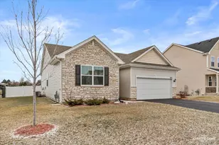 301 Andrew Dr, Yorkville, IL 60560 - Photo 2