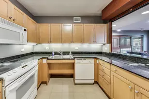 400 N La Salle Dr, Chicago, IL 60610 - Photo 32