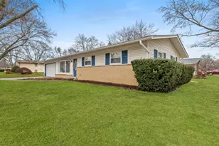 3S481 Osage Dr, Glen Ellyn, IL 60137 - Photo 4