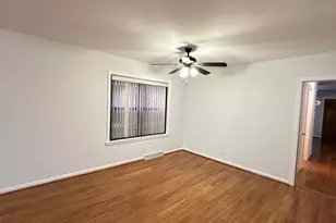 2745 W Berwyn Ave, Chicago, IL 60625 - Photo 4