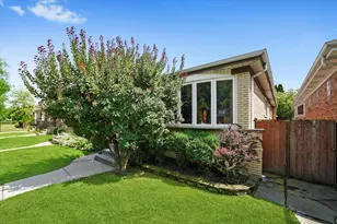 4551 W Foster Ave, Chicago, IL 60630 - Photo 1