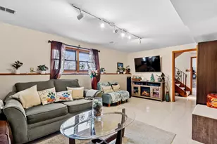 341 Woodlyn Dr, Aurora, IL 60505 - Photo 4