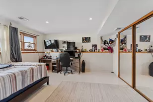 341 Woodlyn Dr, Aurora, IL 60505 - Photo 2