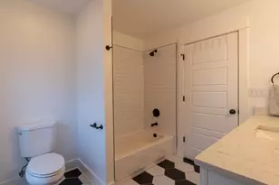 357 W Park Ave, Aurora, IL 60506 - Photo 8