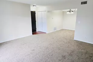 612 Waterford Rd, Schaumburg, IL 60193 - Photo 4