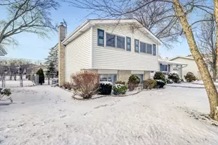 2406 N Lafayette St, Arlington Heights, IL 60004 - Photo 2