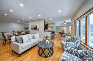 723 Manor Hill Pl, Sugar Grove, IL 60554 - Photo 2