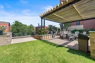 811 W 15th Pl, Chicago, IL 60608 - Photo 24