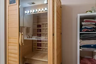 811 W 15th Pl, Chicago, IL 60608 - Photo 10